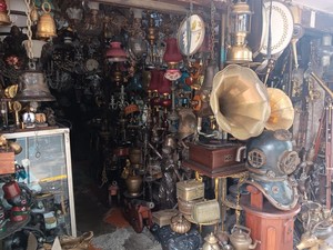 Ada Mesin Tik-Gramaphone, Ini Asal Barang Jadul di Pasar Antik Menteng