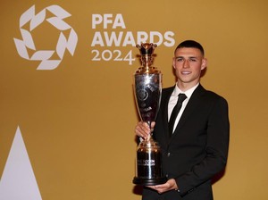 Rebut PFA Player of The Year, Foden Akhiri Puasa Pemain Inggris