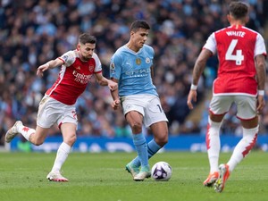 Yaya Toure Percaya Man City Kembali Juara, karena Arsenal...