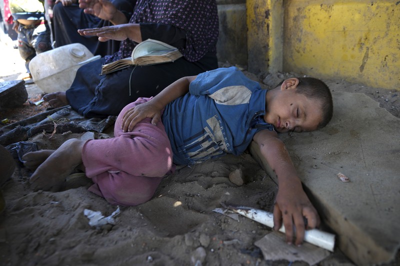 Tenda-tenda yang menampung pengungsi Palestina memadati pantai dan garis pantai Mediterania di Deir el-Balah di Jalur Gaza tengah, Selasa (20/8/2024). (AP Photo/Abdel Kareem Hana) Tenda-tenda yang menampung pengungsi Palestina memadati pantai dan garis pantai Mediterania di Deir el-Balah di Jalur Gaza tengah, Selasa (20/8/2024). (AP Photo/Abdel Kareem Hana)