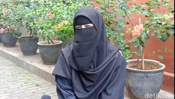 Jawaban Umi Pipik Dibandingkan dengan Kartika Putri Soal Bercadar Masih Tampil di TV