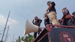 Aksi Komika Abdur Arsyad-Bintang Emon Pimpin Orasi Demo Depan DPR RI