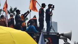Reza Rahadian hingga Bintang Emon Turun ke Jalan, Tolak Revisi UU Pilkada