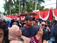 Ikut Demo, Reza Rahadian Khawatir Demokrasi RI Dipermainkan