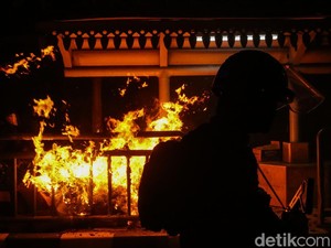 Total 7 Halte Transjakarta Terbakar, Ini Daftarnya