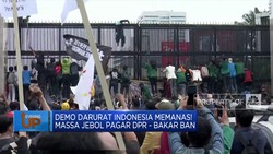 Demo Darurat Indonesia Memanas! Massa Jebol Pagar DPR Hingga Bakar Ban
