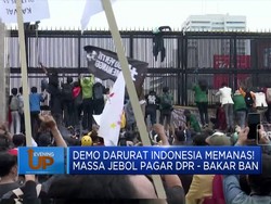 Demo Darurat Indonesia Memanas! Massa Jebol Pagar DPR Hingga Bakar Ban