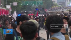 Video: Demo Masih Berlangsung, Tol di Depan DPR Ditutup
