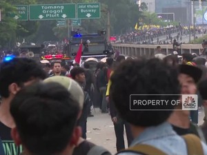 Video: Demo Masih Berlangsung, Tol di Depan DPR Ditutup