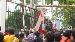 Video: Detik-Detik Pagar DPR Dijebol Massa Aksi Tolak RUU Pilkada