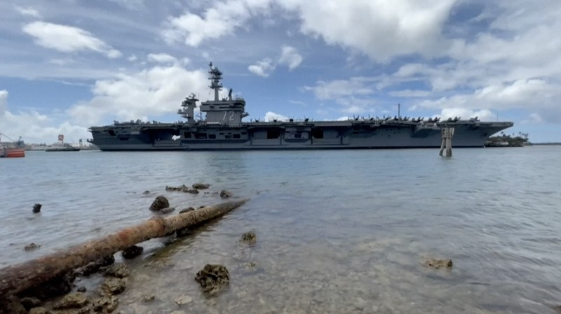 Kapal induk kelas Nimitz USS Abraham Lincoln (CVN 72) saat awaknya melakukan operasi penerbangan rutin di Timur Tengah karena meningkatnya ketegangan menimbulkan kekhawatiran akan terjadinya perang di seluruh wilayah. Kapal induk kelas Nimitz USS Abraham Lincoln (CVN 72) saat awaknya melakukan operasi penerbangan rutin di Timur Tengah karena meningkatnya ketegangan menimbulkan kekhawatiran akan terjadinya perang di seluruh wilayah. (Tangkapan Layar Video AFP)