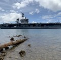 Kapal induk kelas Nimitz USS Abraham Lincoln (CVN 72) saat awaknya melakukan operasi penerbangan rutin di Timur Tengah karena meningkatnya ketegangan menimbulkan kekhawatiran akan terjadinya perang di seluruh wilayah. (Tangkapan Layar Video AFP)
