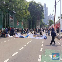 Mahasiswa Kepung Belakang Gedung DPR, Jalan Gelora Tak Bisa Dilintasi