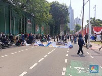 Mahasiswa Kepung Belakang Gedung DPR, Jalan Gelora Tak Bisa Dilintasi