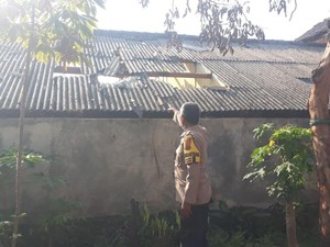 Atap Rumah di Bogor Jebol Akibat Ledakan Gas, 4 Orang Terluka