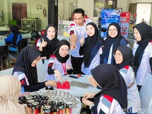 Cerita Pasutri Beli Motor untuk Anak Pakai Uang Koin Sekarung Ditabung 5 tahun