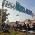Efek Demo, Arus Lalu Lintas di Lingkar Semanggi Ditutup
