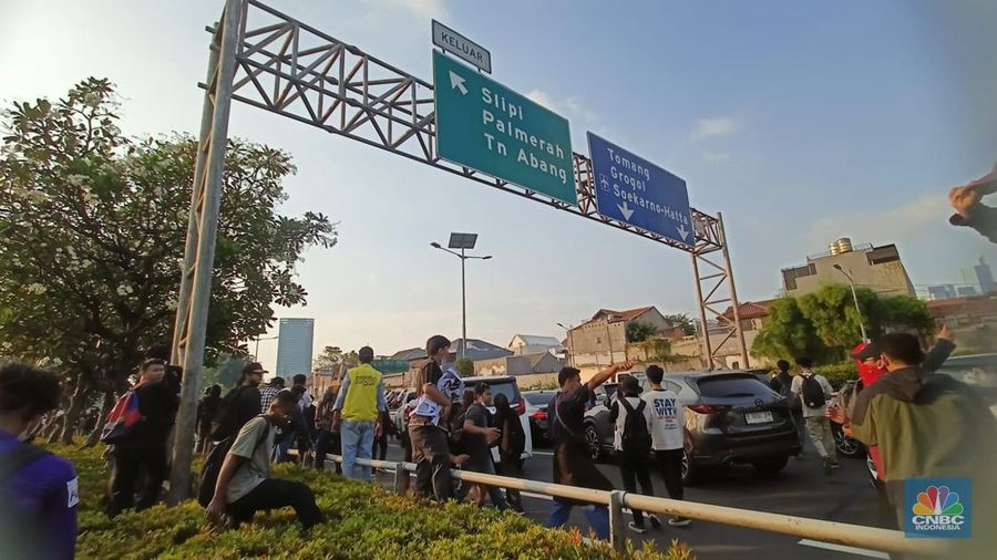 Penampalam Tol Dalkot arah Slipi, Jakarta, Kamis (22/8/2024). (CNBC Indonesia/Ferry Sandi)