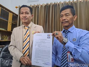 Dituduh Pemeran Video Mesra Sejoli PNS, Kadisdikbud Jombang Lapor Polda Jatim