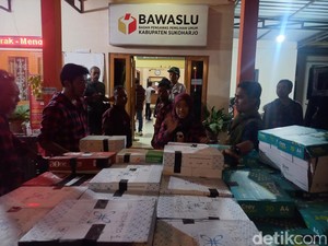 Kandas Maju Jalur Independen, Tuntas-Jayendra Melapor ke Bawaslu Sukoharjo