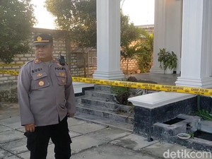 Polisi Dalami Penyerangan dan Perusakan Rumah Eks Kades di Sampang