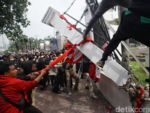 Kata Dasco soal Pagar DPR Roboh saat Aksi Demo Revisi UU Pilkada