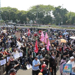 Demo Peringatan Darurat Meluas, Rupiah Lanjut Melemah ke Rp 15.615/US$