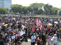 Demo Peringatan Darurat Meluas, Rupiah Lanjut Melemah ke Rp 15.615/US$