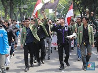 Makin Siang Demo di DPR, Mahasiswa Berdatangan