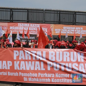 Mulai Ramai, Massa Pendemo Padati Depan Gedung DPR