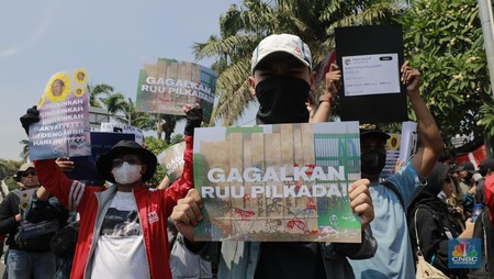Alert! Indonesia Darurat Menggema, Massa Demo Turun ke Jalan