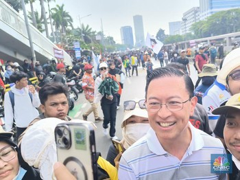 Thomas Lembong Ikut Demo di DPR: Ini Momen Kritis, RI di Persimpangan!