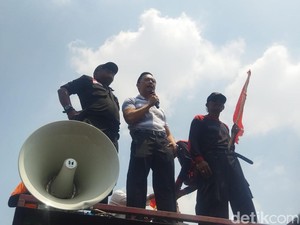 Tom Lembong Orasi Depan DPR: Ini Momen Historis, Negara Kita di Persimpangan
