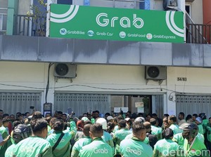 Ratusan Driver Ojol Grab Unjuk Rasa di Kupang