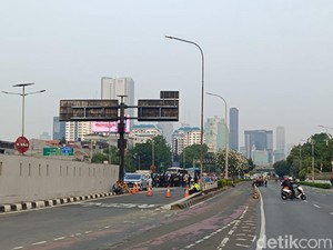 Jalan Gatsu Arah Slipi Dialihkan Sore Ini, Exit Tol Depan DPR Ditutup