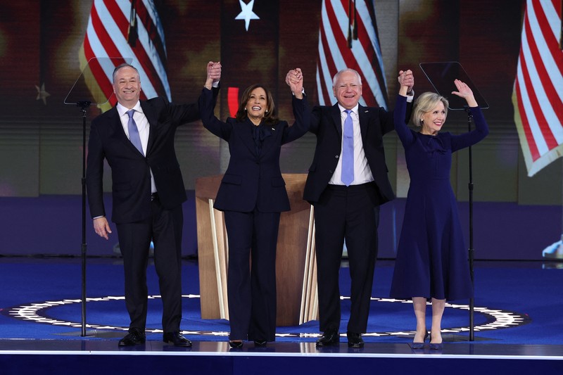 Calon presiden dari Partai Demokrat sekaligus Wakil Presiden AS Kamala Harris tertawa pada Hari ke-4 Konvensi Nasional Demokrat (DNC) di United Center di Chicago, Illinois, AS, Kamis (22/8/2024). (REUTERS/Mike Segar) Calon presiden dari Partai Demokrat sekaligus Wakil Presiden AS Kamala Harris tertawa pada Hari ke-4 Konvensi Nasional Demokrat (DNC) di United Center di Chicago, Illinois, AS, Kamis (22/8/2024). (REUTERS/Mike Segar)