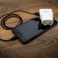 Segera Cabut Charger HP Setelah Baterai Penuh, Risikonya Bahaya