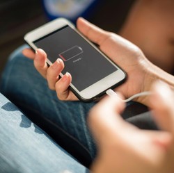 Peringatan Keras FBI Jangan Cas HP di sini, Pintu Masuk Petaka