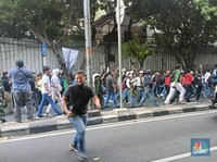 Pelajar SMA/SMK Tiba-Tiba Serbu Gedung KPU, Situasi Memanas