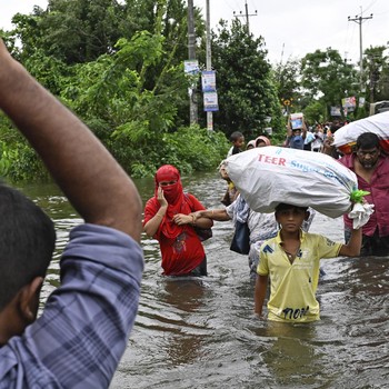 Potret Bangladesh Digulung Banjir Dahsyat, 3 Juta Warga Telantar