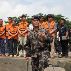 RI Tangkap 9 Nelayan Vietnam Terbukti Maling Ikan 1 Ton di Natuna