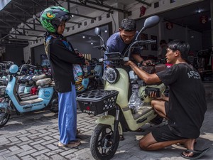 Ini Syarat dan Cara Cek Kuota Subsidi Motor Listrik via SISAPIRa
