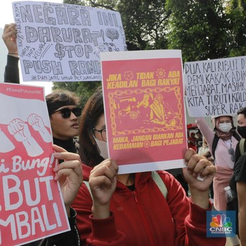 Potret Kala Mahasiswa Datangi KPU, Rantis Brimob Ikut Siaga