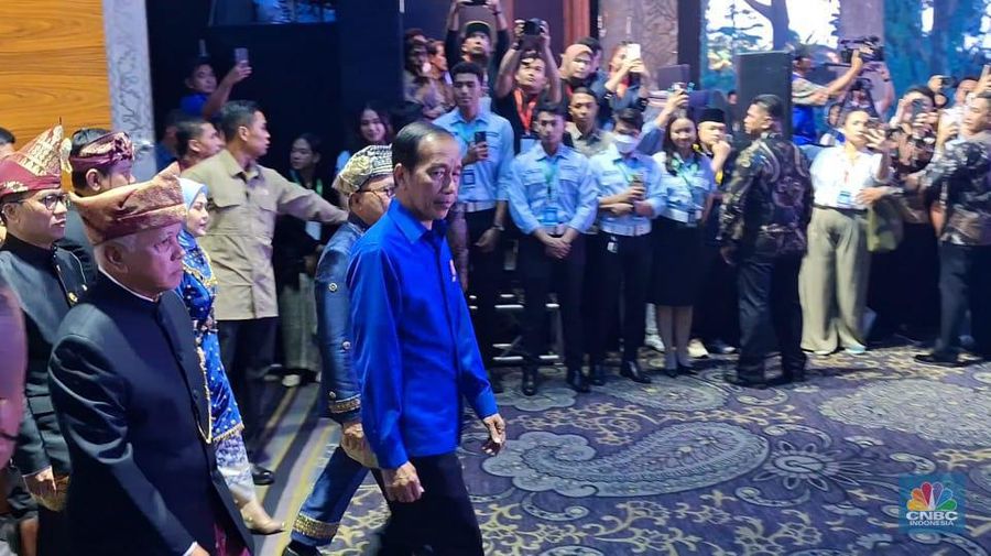 Presiden Joko Widodo (Jokowi) menghadiri Hari Ulang Tahun Partai Amanat Nasional Ke 26 di Grand Ballroom Kempinski, Jakarta, Jumat (23/8/2024). (CNBC Indonesia/Emir Yanwardhana)