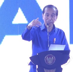 Cerita Jokowi Sampai Geleng-Geleng Lihat Wajah Zulhas di Times Square