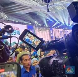 Jokowi Buka Suara Soal Pencalonan Kaesang & Demo Darurat Indonesia