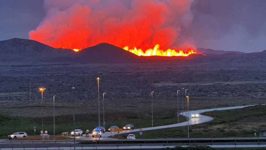 Sebuah gunung berapi meletus di dekat Vogar, Islandia Barat Daya, Kamis (22/8/2024). (REUTERS)