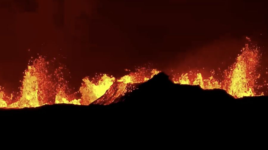 Sebuah gunung berapi meletus di dekat Vogar, Islandia Barat Daya, Kamis (22/8/2024). (REUTERS)