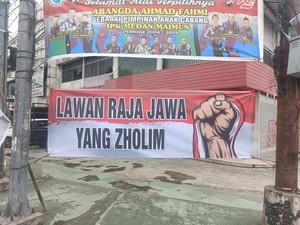 Kemunculan Spanduk Lawan Raja Jawa yang Zholim di Medan
