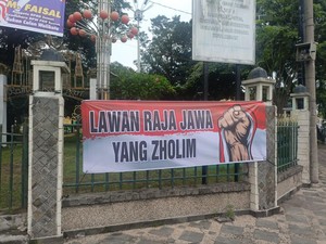 Spanduk Lawan Raja Jawa Muncul di Medan